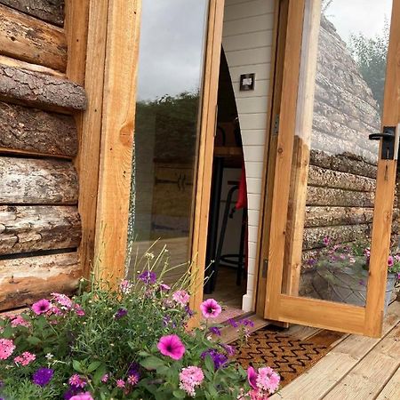 Отель Delor - Bryntalch Glamping Pods Монтгомери Экстерьер фото